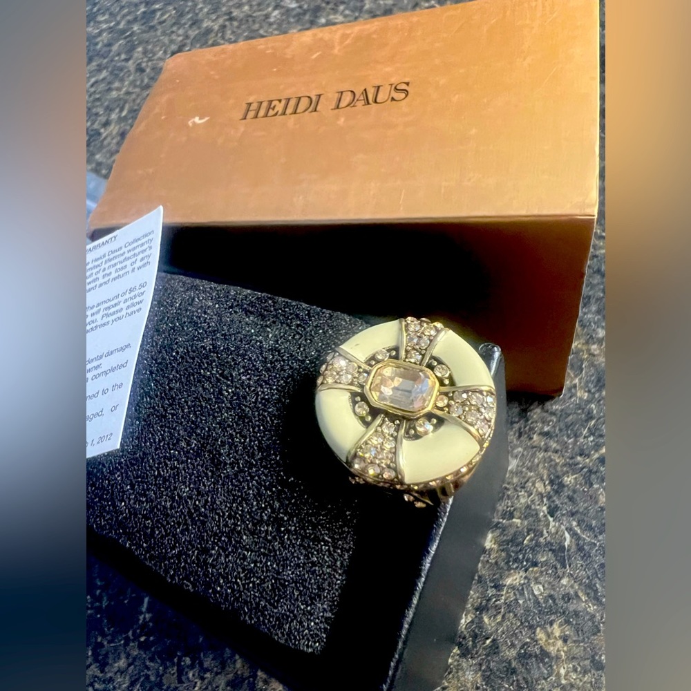 Authentic HEIDI DAUS ring sz 6